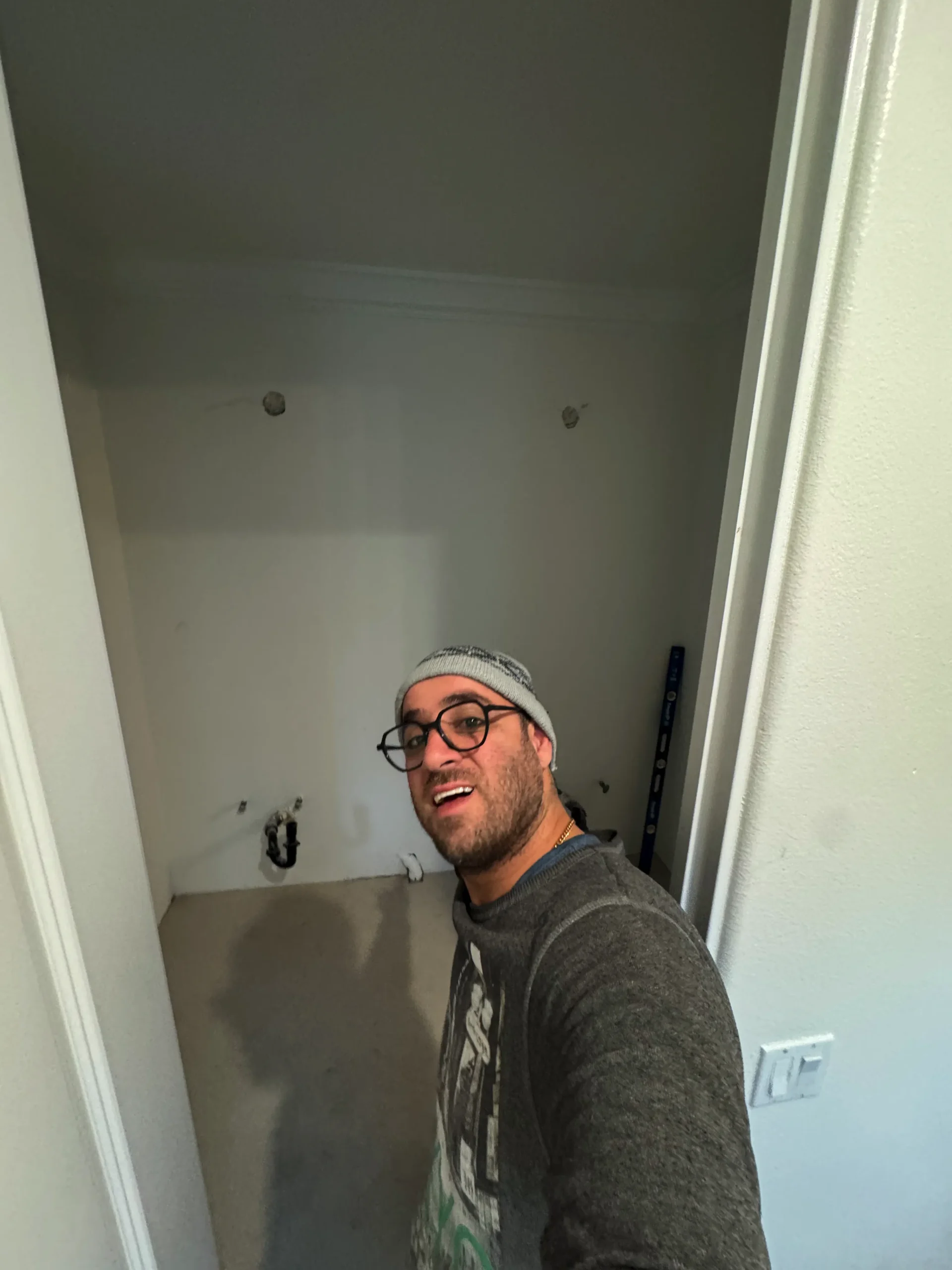 Rancho Santa Fe bathroom with a thick quartz countertop on a white oak vanity