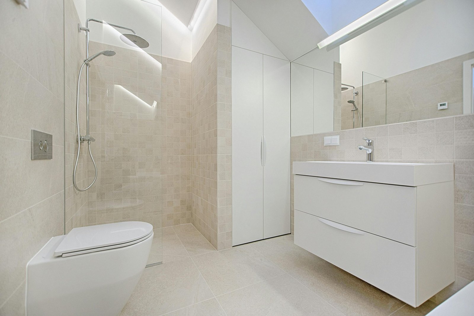 pexels-photo-1571462-1571462 Bright and luxurious bathroom with contemporary fixtures and sleek design.