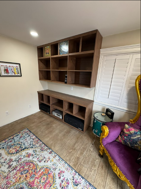 LIVING ROOM ENTERTAINMENT UNIT