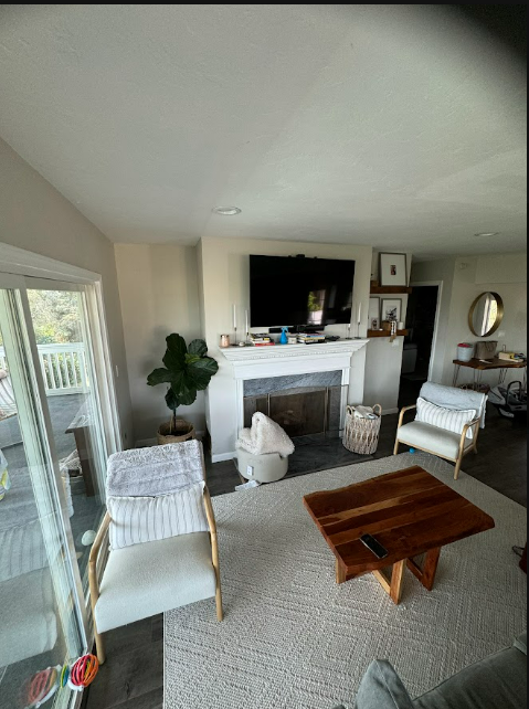 LIVING ROOM BUILT-INS & ENTERTAINMENT